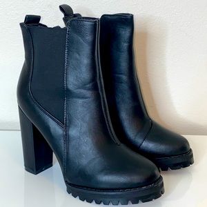 Cleated Platform Pull On Chelsea Boots